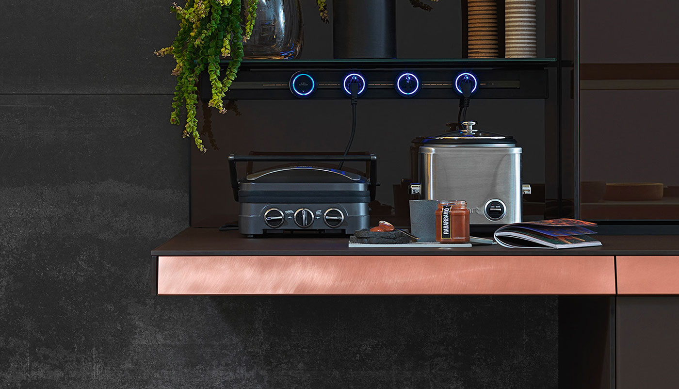 Cuisine Valcucine Genius Loci Vitrum Mocaccino opaque avec tiroir en cuivre | Cuisiniste Nice | Massimo Cucine