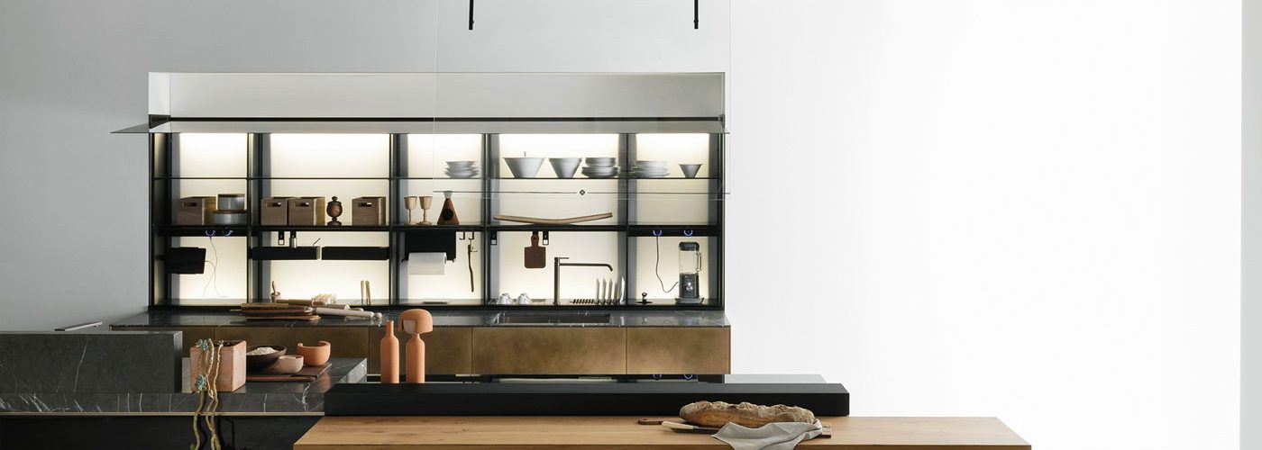 Cuisine Valcucine Artematica en laiton vieilli et plan de travail en pierre Gris Antalya | Cuisiniste Monaco | AS Design