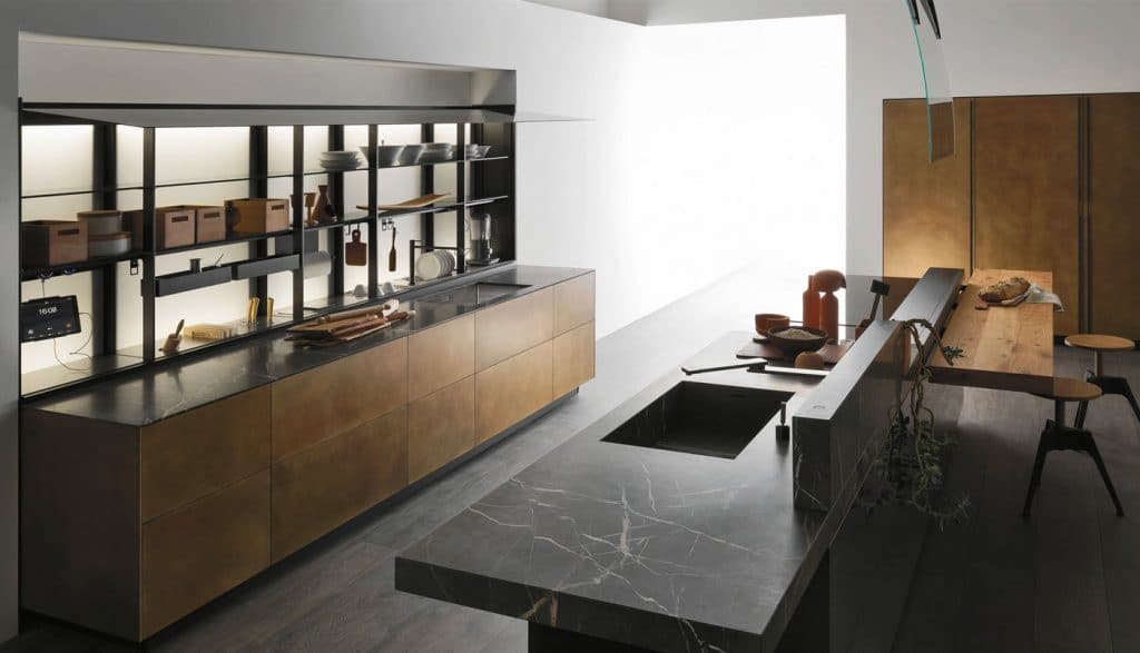 Cuisine Valcucine Artematica en laiton vieilli et plan de travail en pierre Gris Antalya | Cuisiniste Monaco | AS Design Cucine