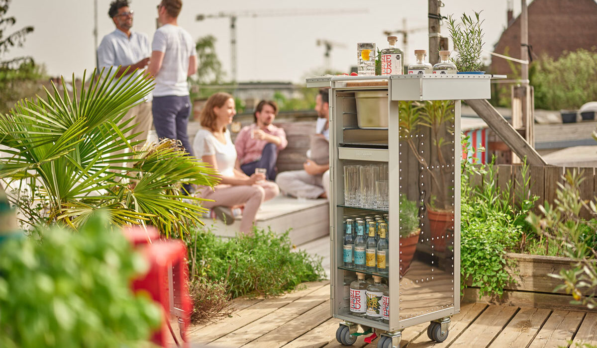 Mobilier design à base d'équipement d'avion recyclé Bordbar