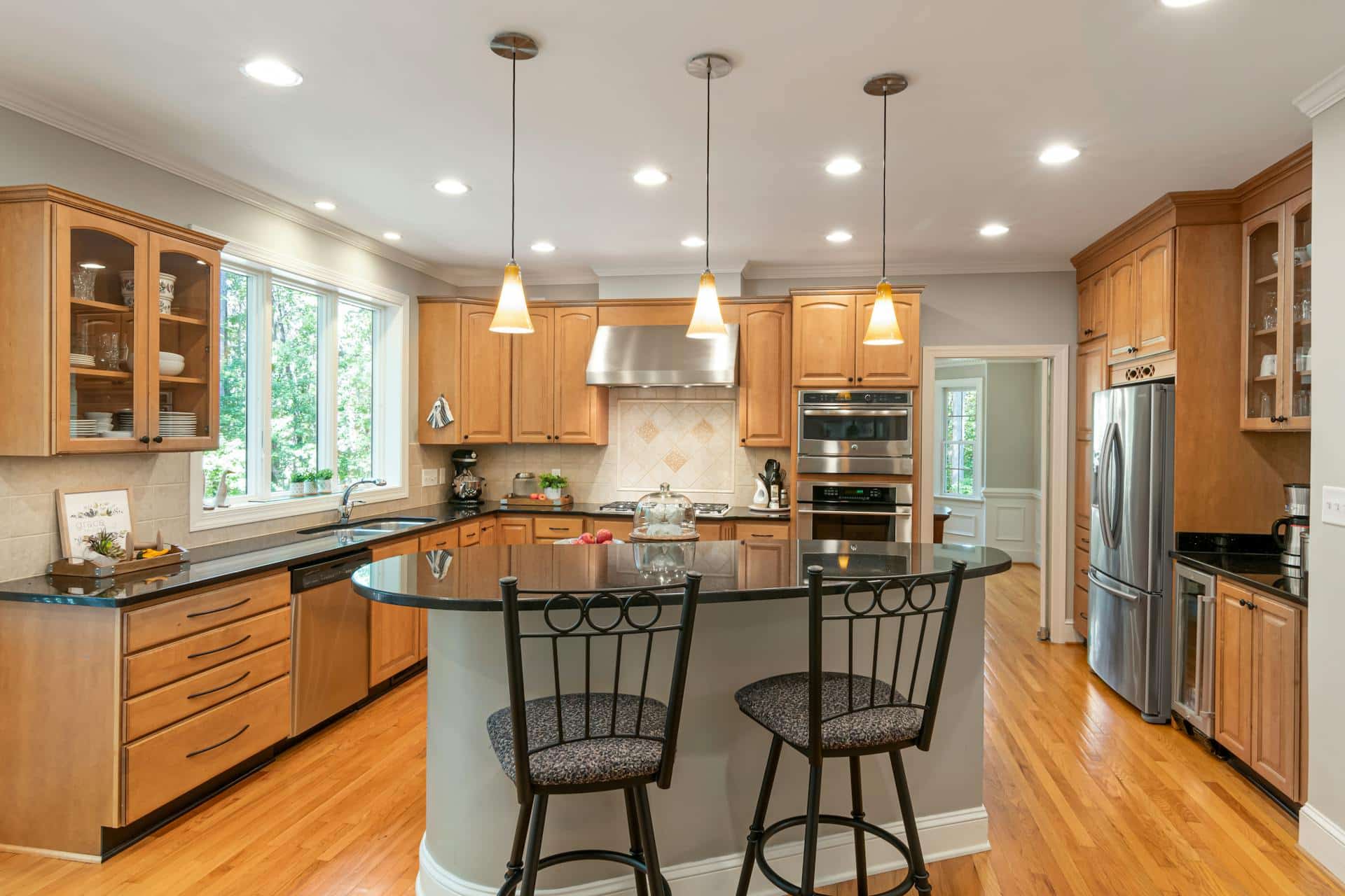 Kitchen-Nice-Golden-Touches