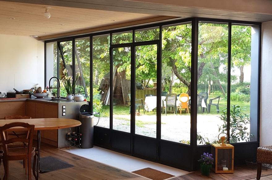 Avantages-cuisine-semi-ouverte-avec-verriere