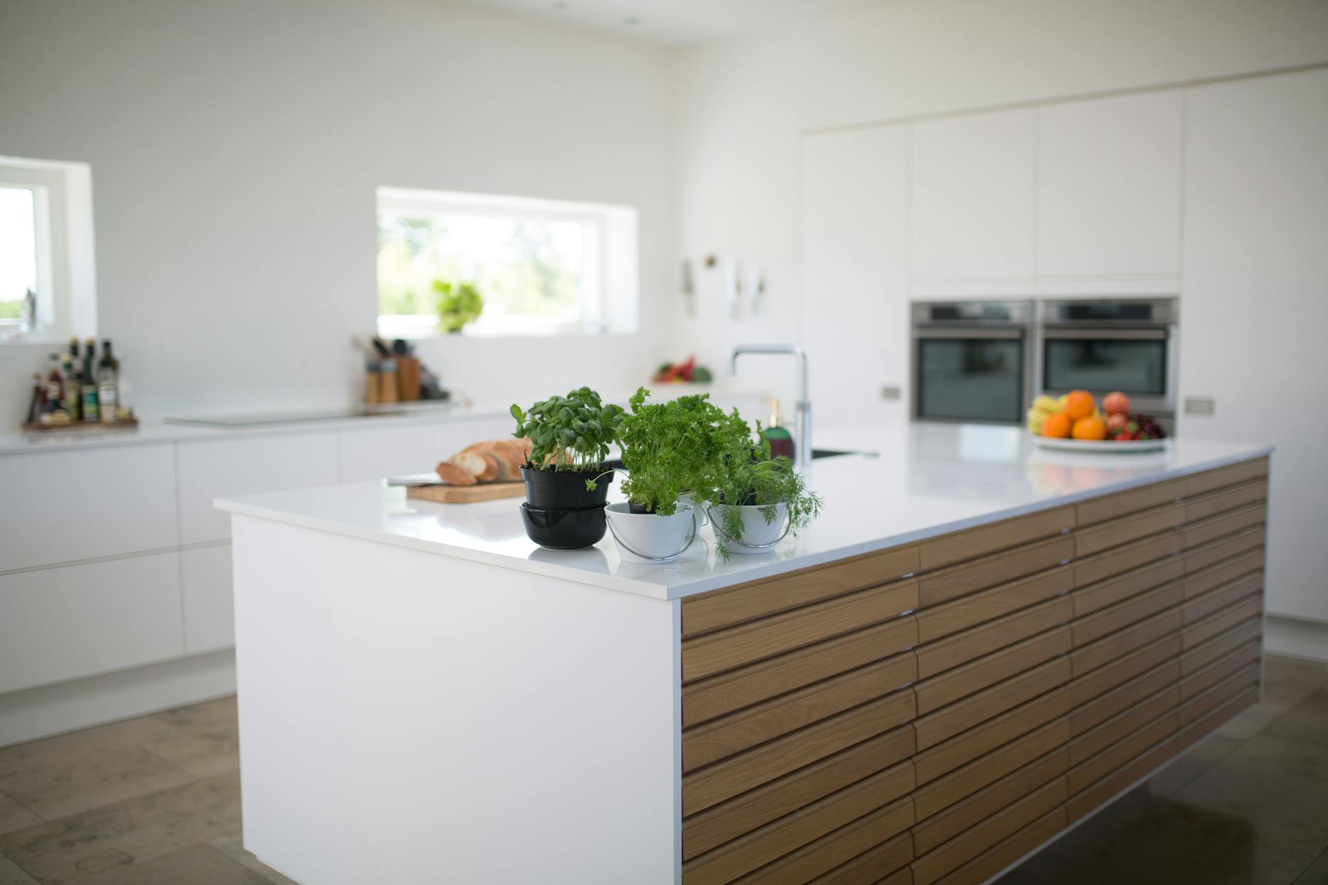 Modele-cuisine-sans-meubles-hauts