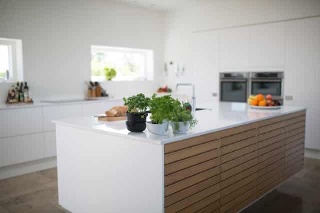Erreurs-courantes-reussir-cuisine sans-meubles-hauts